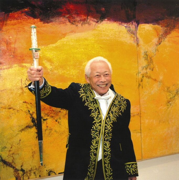 ZAO WOU-KI AT GALERIE NATIONAL DU JEU DE PAUME WITH HIS ACADEMICIAN'S SWORD, 26 NOVEMBER 2003 .jpeg