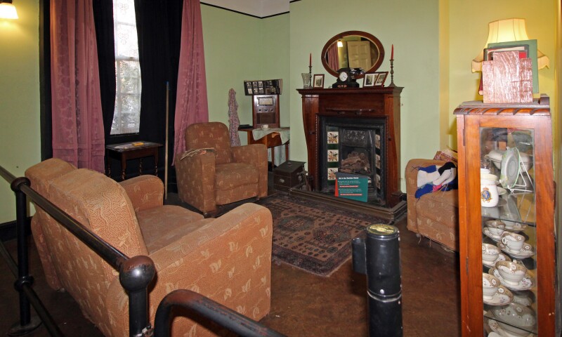 Lounge,_Piermaster's_House,_Albert_Dock_1.jpg