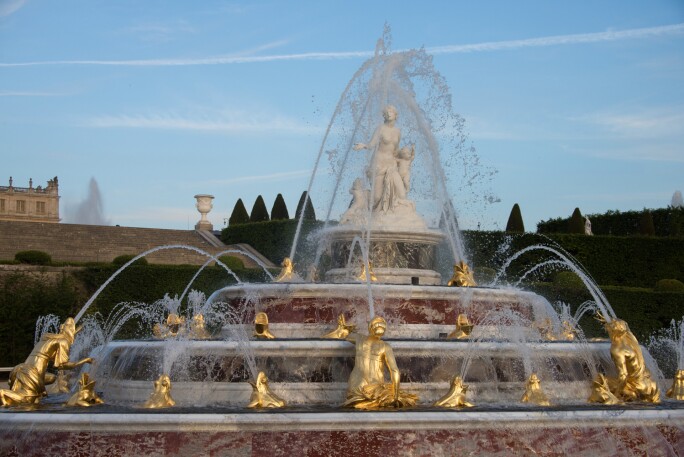 château-mouton-rothschild-versailles-celebration-cases-2.jpg