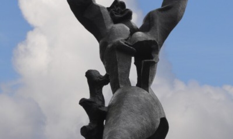 1._ossip_zadkine_de_verwoeste_stad_1951_brons_h._ca._650_cm_plein_1940_rotterdam.jpg