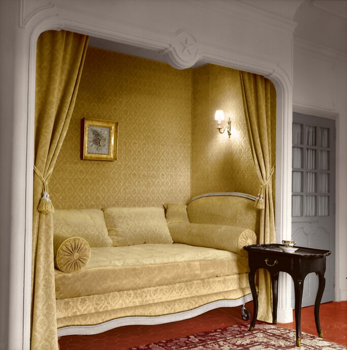 dior-and-his-decorators-yellow-interior.jpg