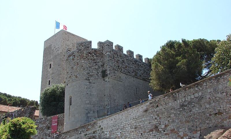 Musee_de_la_Castre,_Cannes,_Provence-Alpes-Côte_d'Azur,_France_-_panoramio.jpg
