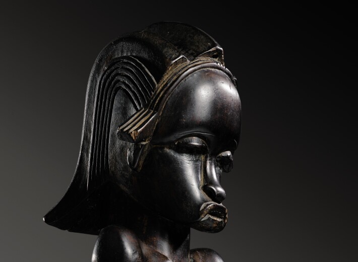 A Fang statue from Gabon in an auction selling african sculpture