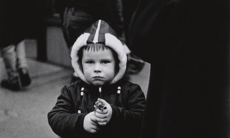 Diane Arbus, Kid in a hooded jacket aiming a gun, N.Y.C, 1957