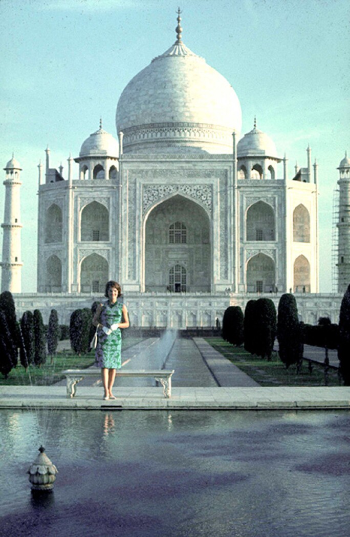 jackie-taj-mahal-450.jpg
