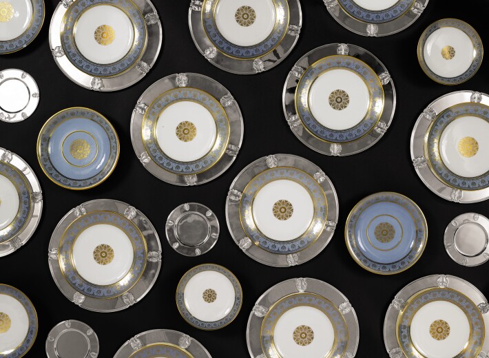 A group of porcelain plates in an auction selling antique china and porcelain