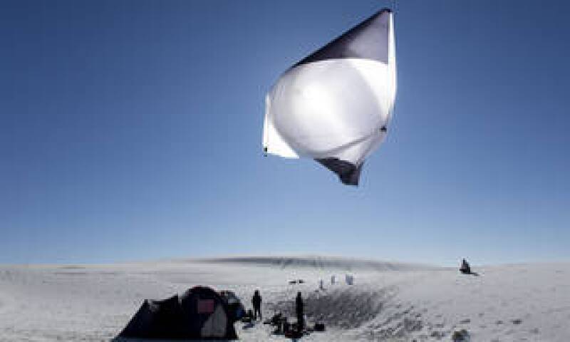 Tomás Saraceno, Aerocene, launches at White Sands Natural Park, 2015