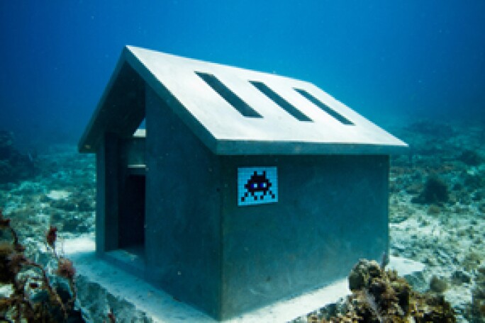 invader-graffiti-cancun-small.jpg