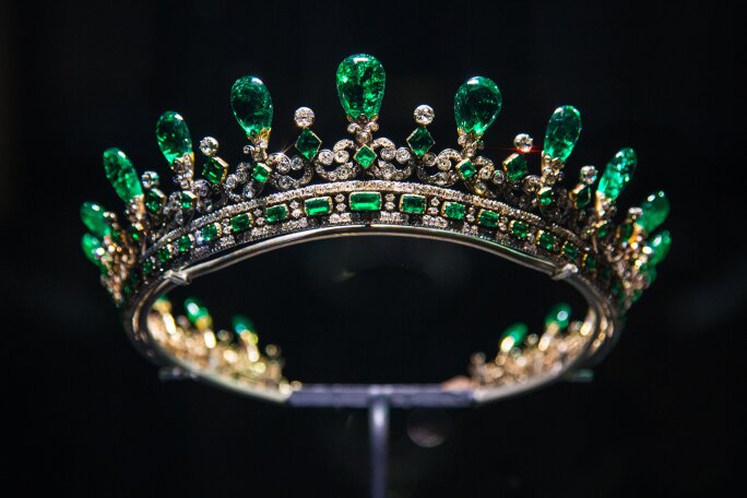 Queen Victoria's diamond and emerald diadem, which goes on display in Victoria Revealed at Kensington Palace from 30 March 2018 (c) Historic Royal Palaces.jpg