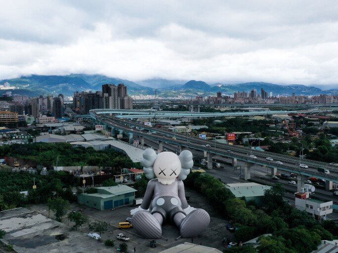 KAWS_HOLIDAY_1_High Res.jpg