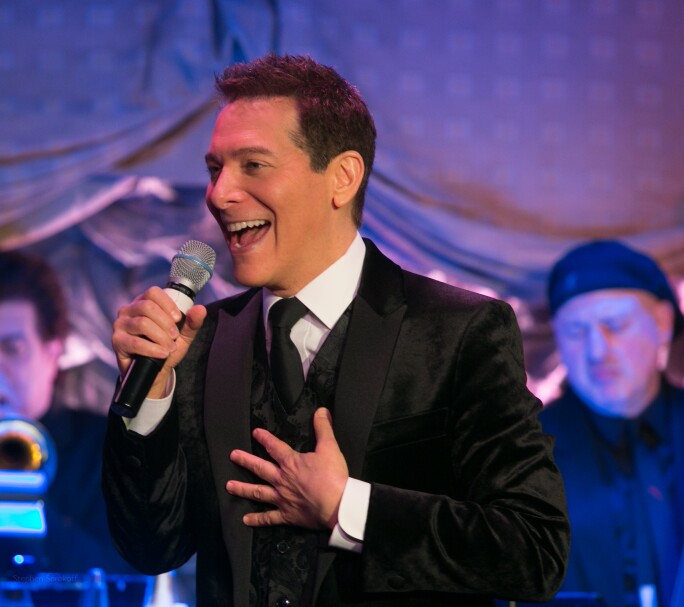 Michael Feinstein performing