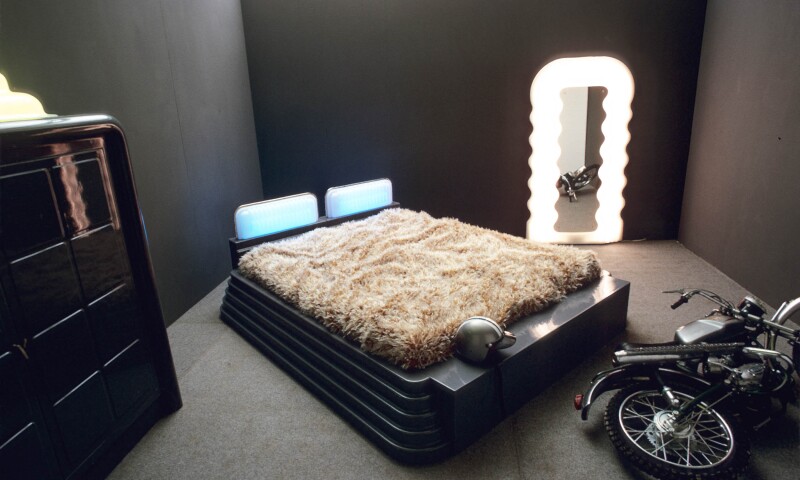 Ettore Sottsass, Mobili grigi, Elledue ded, Bicinque mardrobe, Ultrafragola mirror, Poltronova, 1970.