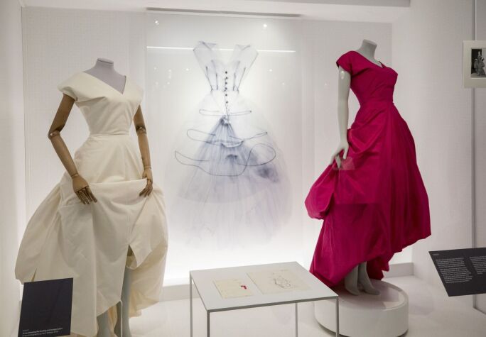 Balenciaga: Shaping Fashion, Exhibition View (2017)
