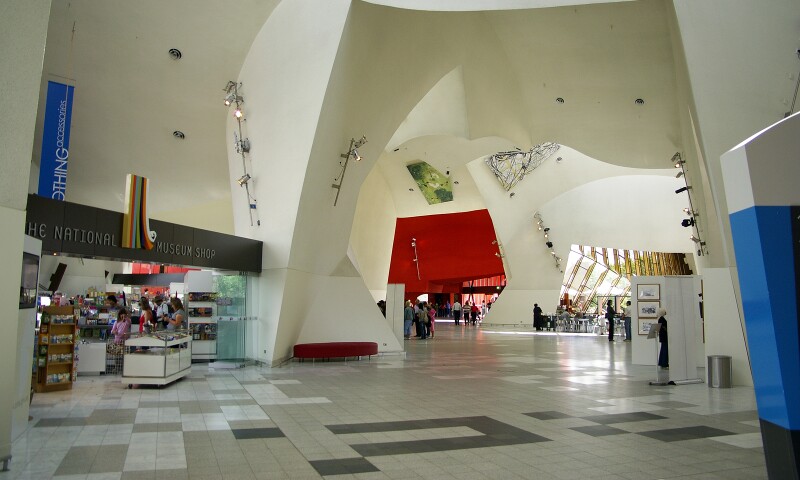 Interior_of_the_National_Museum_of_Australia.jpg