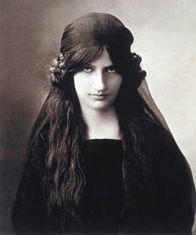 modigliani-jeanne-hebuterne.jpg