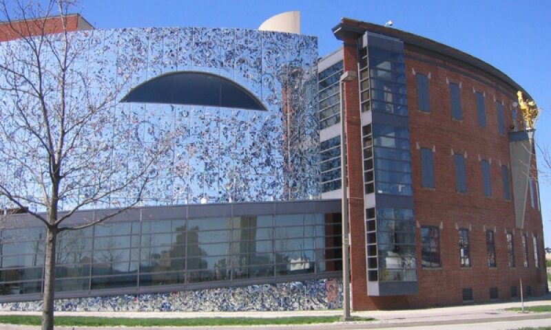 American_Visionary_Arts_Museum,_Baltimore_(ca._2005).jpg