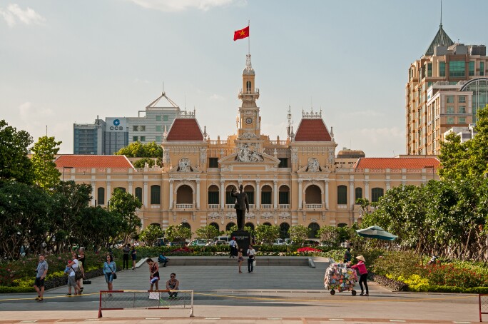 Ho Chi Minh Square, City Hall and Statue