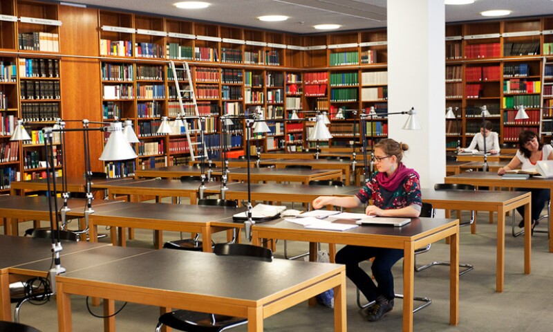 kunstbibliothek int.jpg