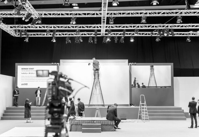 bernar-venet-live-performance-1.jpg